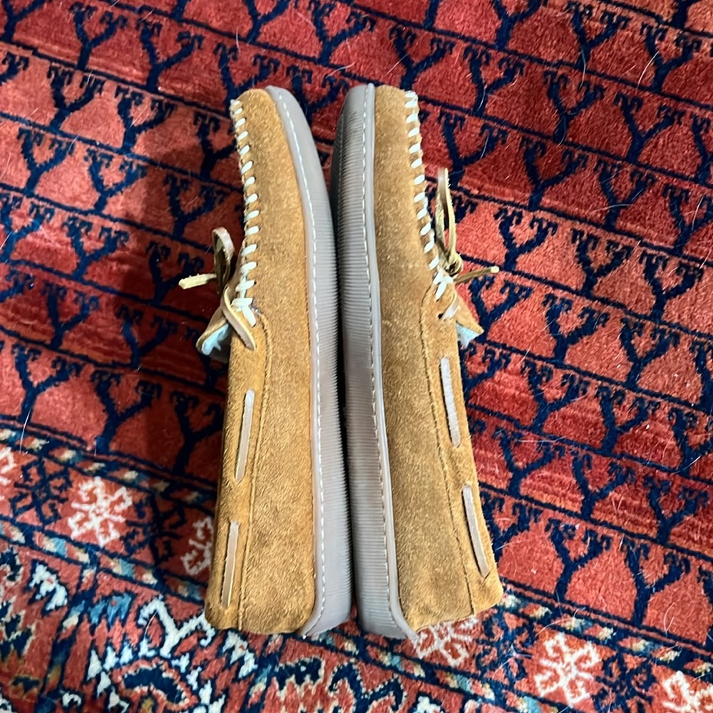 MINNETONKA
PILE LINED HARD MOCCASIN SLIPPER - Picture 3 of 7